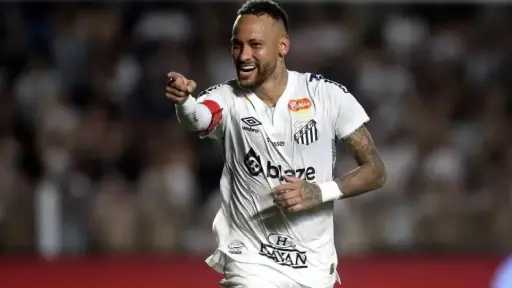 نيمار يعود بقوة مع سانتوس ويقود فريقه للانتصار 6-0 على فيلو كلوب