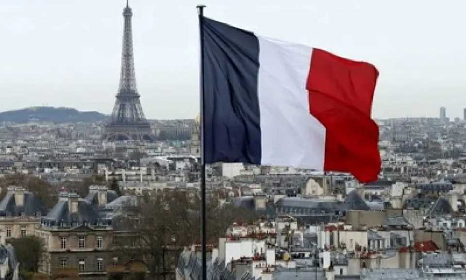 فرنسا تمدد تحذيرات الفيضانات في جنوب وغرب البلاد حتى الثلاثاء