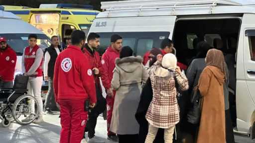 مصر تواصل استقبال وعلاج الجرحى الفلسطينيين وتسهيل عودة العائدين إلى غزة.. تفاصيل