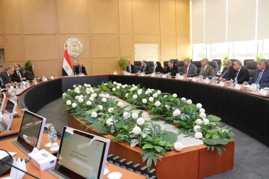 وزير الكهرباء يجتمع برؤساء شركات التوزيع لمراجعة خطة العمل واجراءات تأمين التغذية