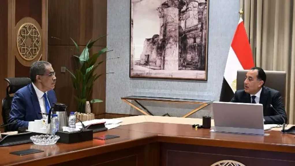 رئيس الوزراء يناقش كيفية تقديم إعلام يليق بمصر ومكانتها مع ضياء رشوان