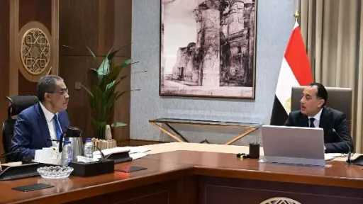 رئيس الوزراء يناقش كيفية تقديم إعلام يليق بمصر ومكانتها مع ضياء رشوان