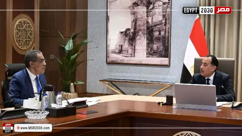 رئيس الوزراء يناقش كيفية تقديم إعلام يليق بمصر ومكانتها مع ضياء رشوان