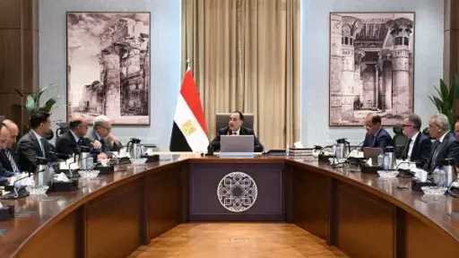 الحكومة: نستهدف تحقيق طفرة في تحسين بيئة الأعمال... الحكومة: نستهدف تحقيق طفرة في تحسين بيئة الأعمال وتيسير إجراءات الموافقات والتراخيص