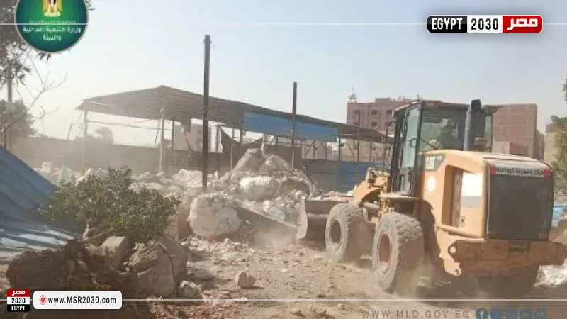  البيئة تتصدي لحرق المخلفات العشوائي بالجيزة