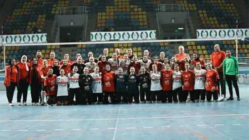 سيدات الأهلي يتوجن بكأس السوبر المصري للكرة الطائرة بعد الفوز على الزمالك