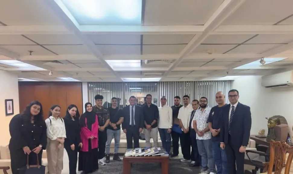 السفير المصري بالفلبين يستقبل وفدا من الطلاب الدارسين بالجامعات الفلبينية