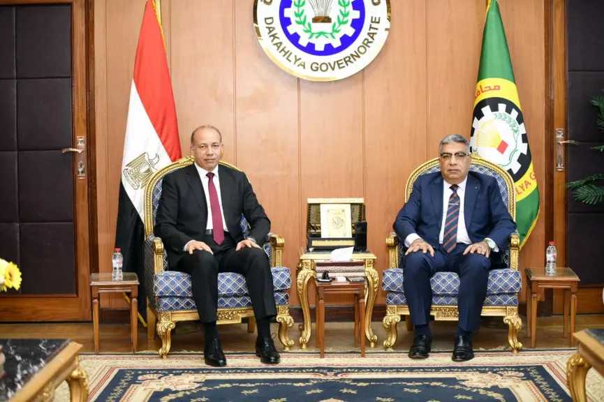 محافظ الدقهلية يستقبل رئيس جامعة المنصورة للتهنئة بتجديد الثقة من رئيس الجمهورية