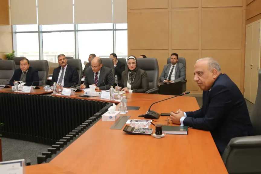 وزير الكهرباء يجتمع برؤساء شركات الإنتاج لمتابعة خفض معدلات استهلاك الوقود قبل فصل الصيف