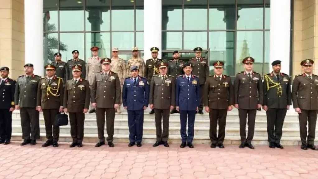 رئيس الأركان يعود إلى مصر عقب انتهاء زيارته للكويت بحث فيها التعاون العسكري