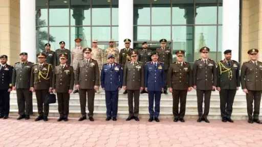 رئيس الأركان يعود إلى مصر عقب انتهاء زيارته للكويت بحث فيها التعاون العسكري