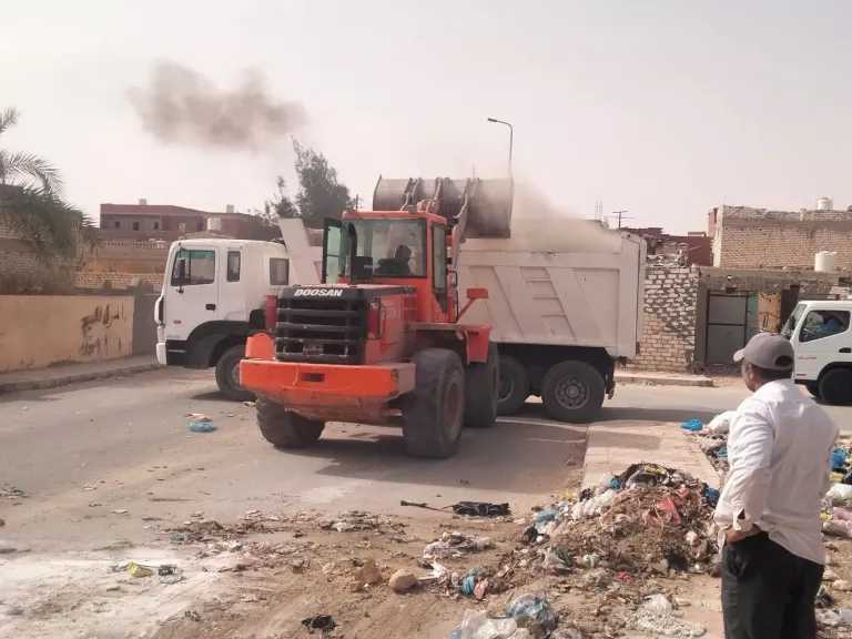 محافظة الجيزة تطلق حملة نظافة موسعة بطريق مقابر كفر الجبل لتحسين البيئة والمظهر العام