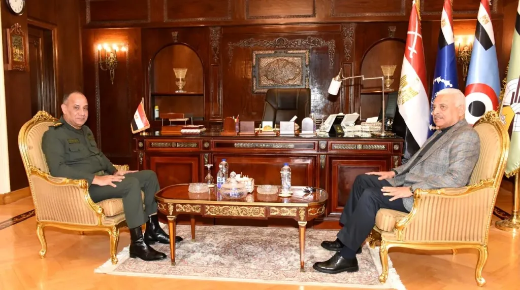 وزير الدفاع الفريق أسرف سالم زاهر ووزير الدفاع السابق الفريق أول عبد المجيد صقر