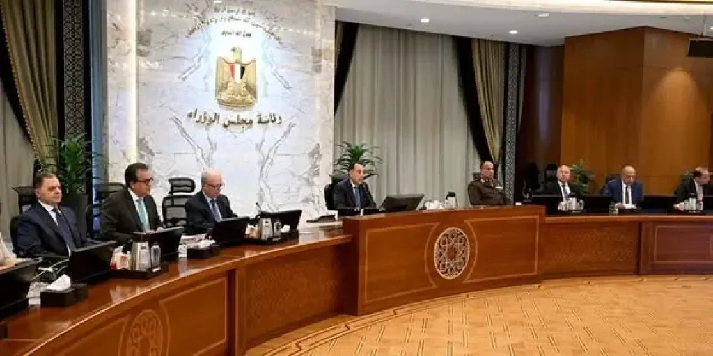 رئيس الوزراء يوجه بتعزيز التواصل مع البرلمان والرد الفوري على طلبات النواب