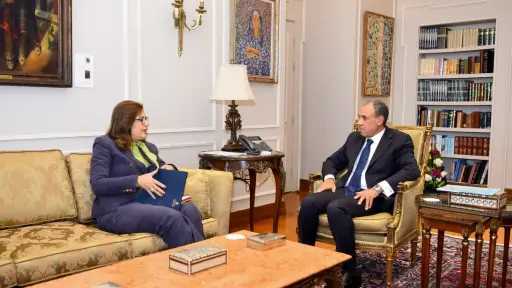 عبدالعاطي يبحث سبل التعاون بين الجامعة الأمريكية في... عبدالعاطي يبحث سبل التعاون بين الجامعة الأمريكية في القاهرة ووزارة الخارجية