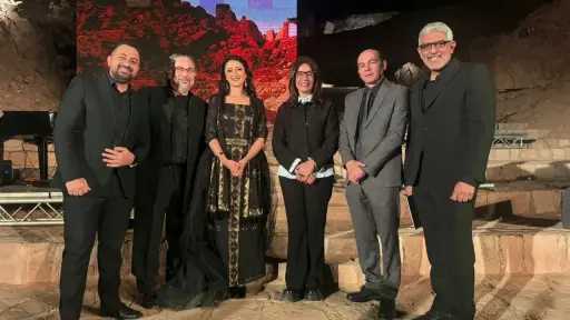 أميرة سليم تُغنّي بين منحوتات الجرانيت في ختام سيمبوزيوم أسوان الدولي للنحت