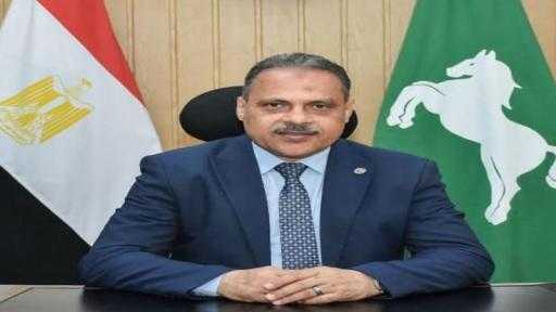 محافظ الشرقية يصدر قرارات تأديبية بحق 84 موظفًا لتقاعسهم الإداري