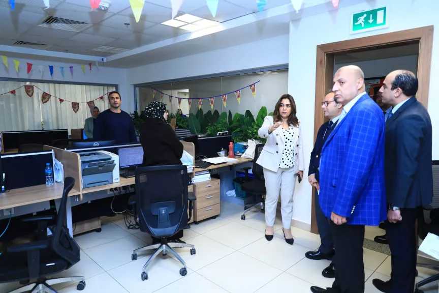 وزيرة التنمية المحلية في جولة تفقدية على القطاعات والإدارات المركزية