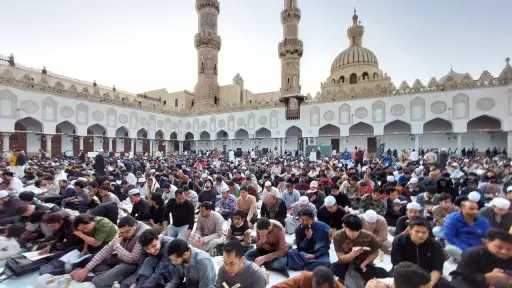 بيت الزكاة والصدقات يوزع 10 آلاف وجبة يوميا على الصائمين في الجامع الأزهر