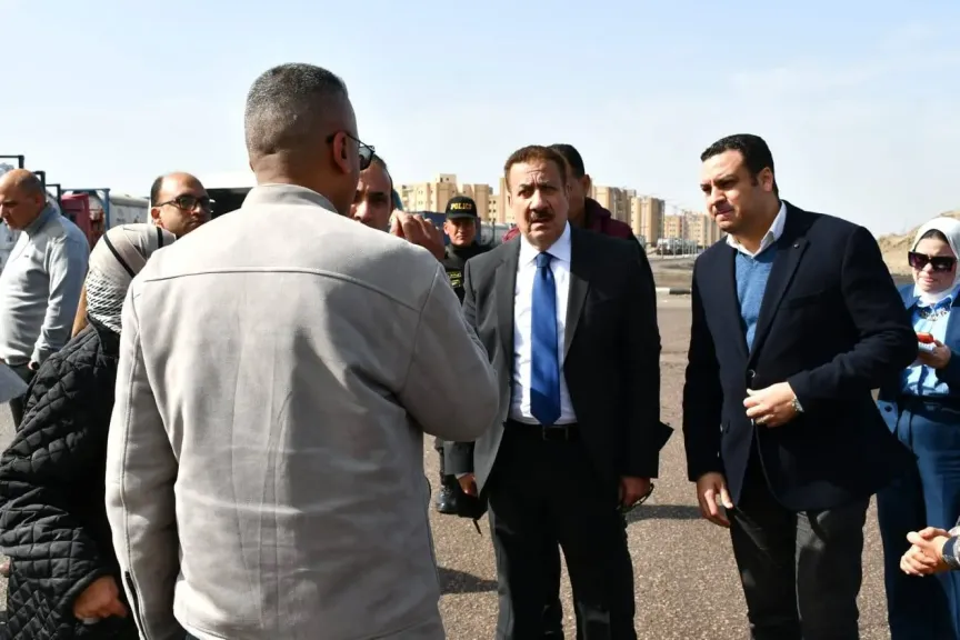 محافظ بورسعيد يتفقد طريق التفريعة