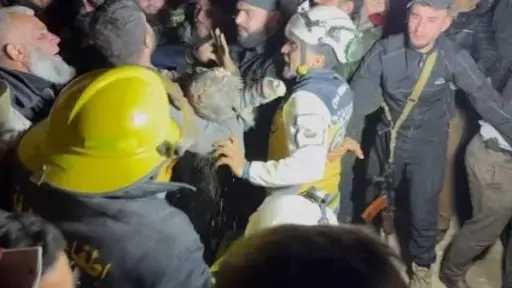 خلال 6 ساعات.. الدفاع المدني السوري ينقذ طفلا... خلال 6 ساعات.. الدفاع المدني السوري ينقذ طفلا سقط في بئر بعمق 30 مترا