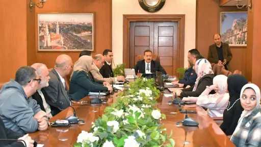 محافظ بورسعيد يواصل لقاءاته مع العاملين بديوان عام... محافظ بورسعيد يواصل لقاءاته مع العاملين بديوان عام المحافظة