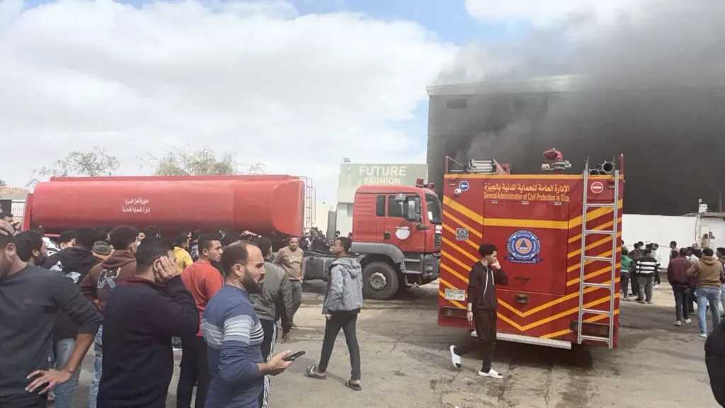 حريق هائل بمصنع ملابس في 6 أكتوبر والحماية المدنية تحاصر الأدخنة