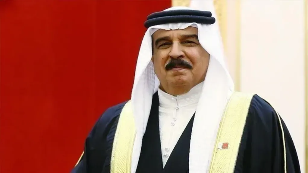 ترامب يمازح ملك البحرين خلال افتتاح مجلس السلام