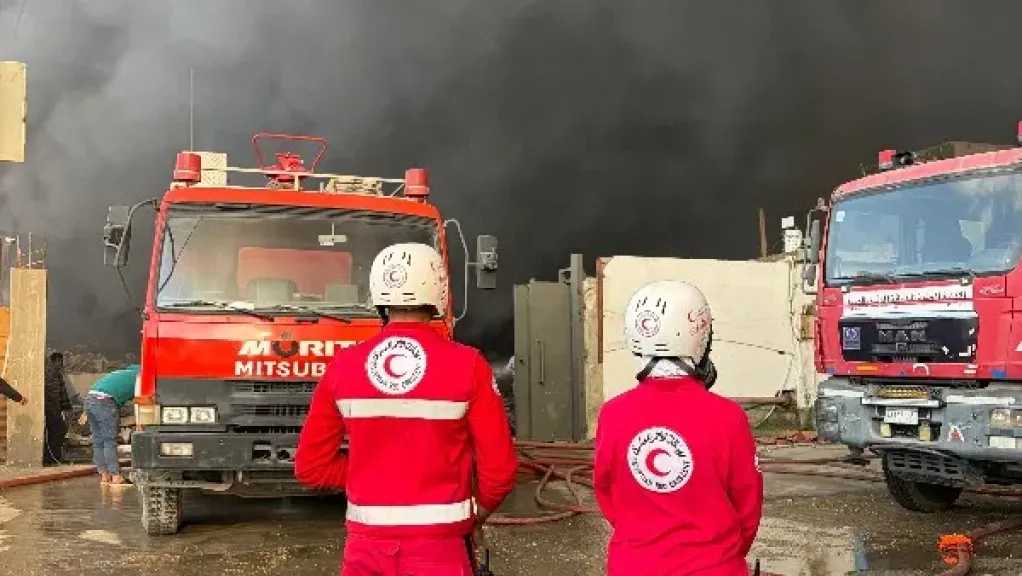 الهلال الأحمر يساند جهود الحماية المدنية والإسعاف في حريق مصنع ملابس أكتوبر