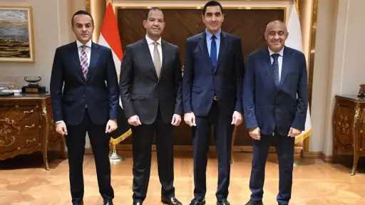 وزير الرياضة يبحث التعاون مع المتحدة للخدمات الرياضية واستادات