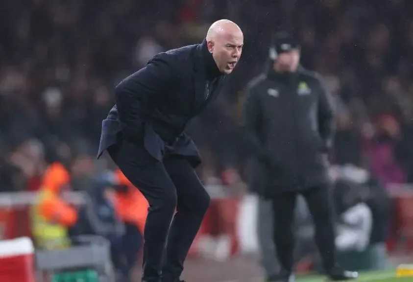 ليفربول يبرر سلوت ضعف الأداء: الإصابات وراء عدم استفادة الفريق من صفقات الميركاتو