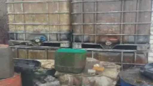 ضبط 30 طن زيوت سيارات معاد تدويرها داخل... ضبط 30 طن زيوت سيارات معاد تدويرها داخل مصنع غير مرخص بالبحيرة
