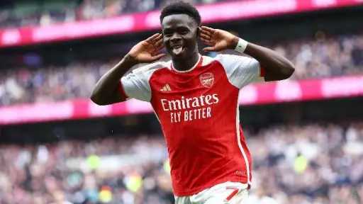 ساكا يقود أرسنال نحو المجد: «أحلم بالفوز بكل الألقاب»