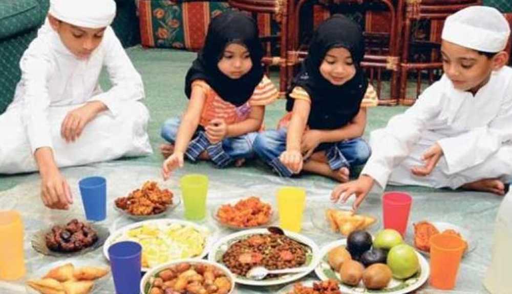 صيام الأطفال في رمضان.. نصائح للحفاظ على صحتهم ونموهم.. «فيديو»