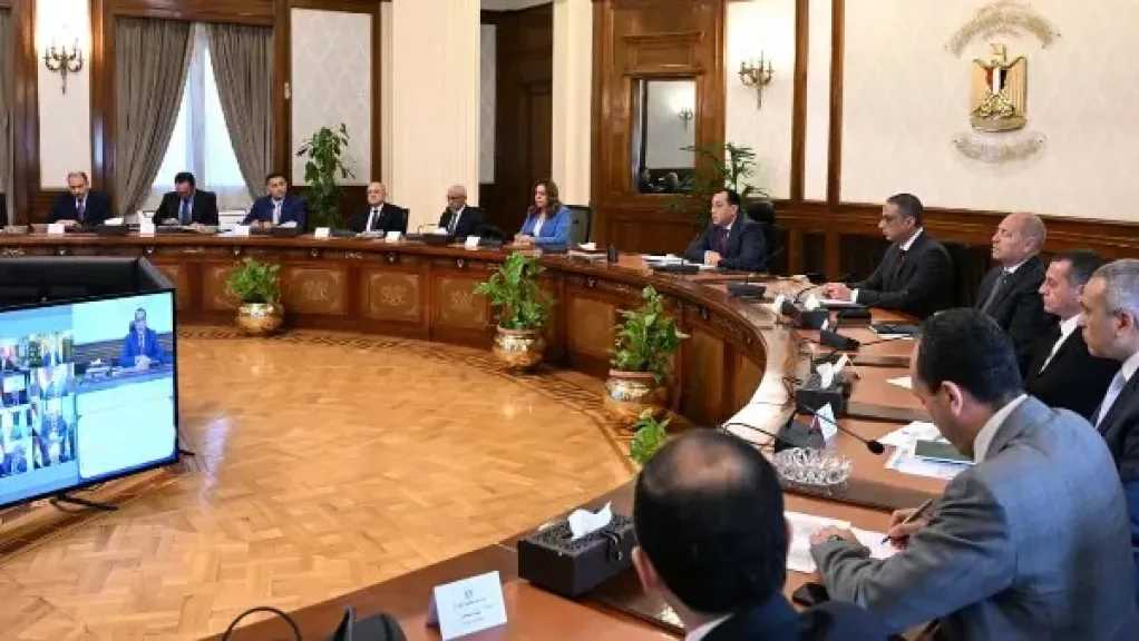 رئيس الوزراء يوجه المحافظين بتعزيز التواصل مع أعضاء البرلمان بالمحافظات