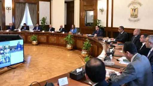 رئيس الوزراء يوجه المحافظين بتعزيز التواصل مع أعضاء البرلمان بالمحافظات