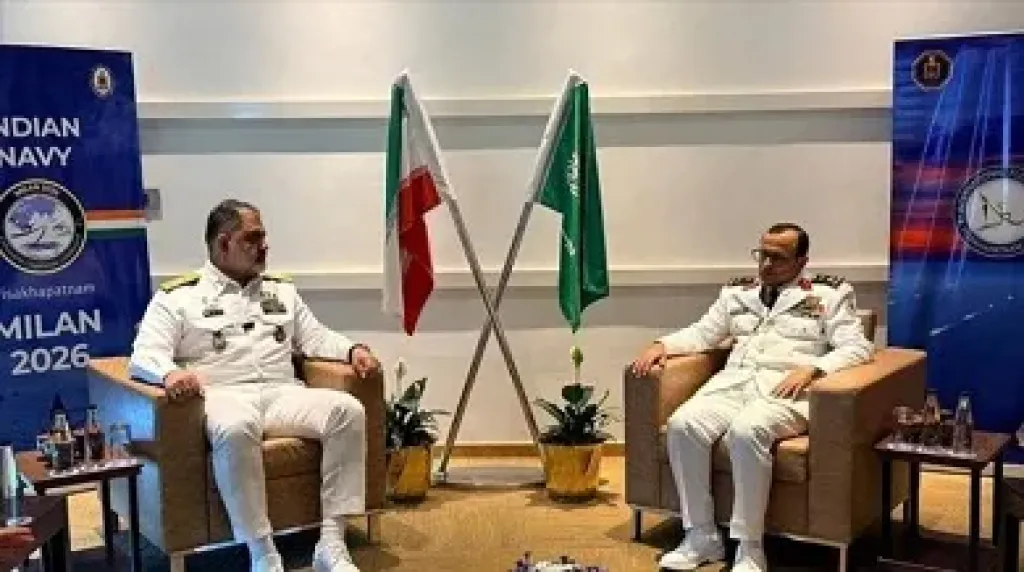 قائد البحرية الإيرانية يلتقي نظيريه الروسي والسعودي على هامش مناورة عسكرية استضافتها الهند