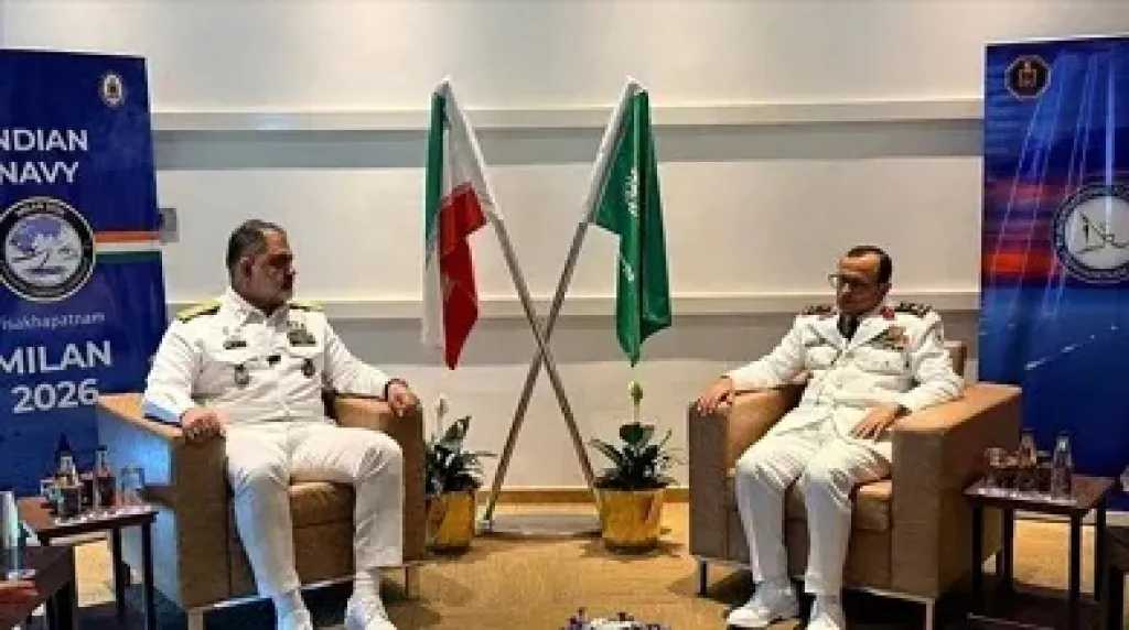 قائد البحرية الإيرانية يلتقي نظيريه الروسي والسعودي على هامش مناورة عسكرية استضافتها الهند