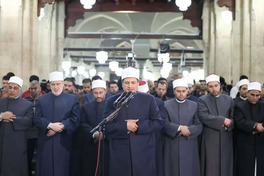 الليلة الرابعة بالأزهر.. تنوع القراءات يزين التراويح ويجذب آلاف المصلين
