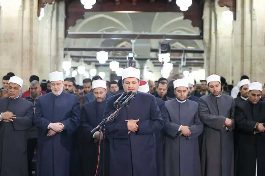 الليلة الرابعة بالأزهر.. تنوع القراءات يزين التراويح ويجذب آلاف المصلين