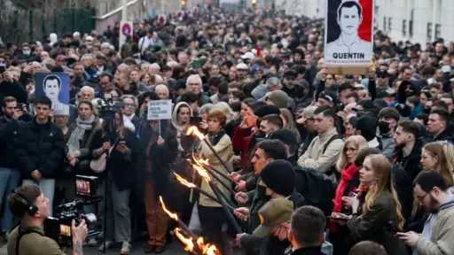 فرنسا.. مسيرات في ليون بعد وفاة ناشط وسط... فرنسا.. مسيرات في ليون بعد وفاة ناشط وسط تحذيرات من أعمال عنف