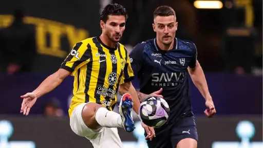 ثلاثي الاتحاد يوقف طوفان الهلال ويمنح النصر الصدارة ثلاثي الاتحاد يوقف طوفان الهلال ويمنح النصر الصدارة