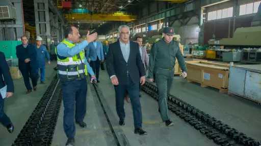 وزير الإنتاج الحربي يتابع الإنتاج بمصنع إصلاح... وزير الإنتاج الحربي يتابع الإنتاج بمصنع إصلاح المدرعات وشركة أبو زعبل للصناعات الهندسية