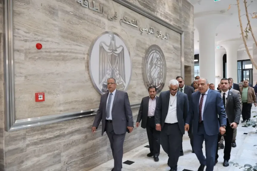 جانب من جولة وزير الكهرباء