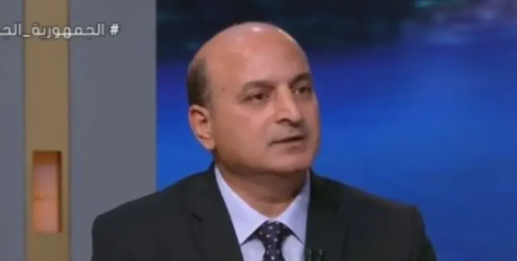 أحمد سيد أحمد، خبير العلاقات الدولية