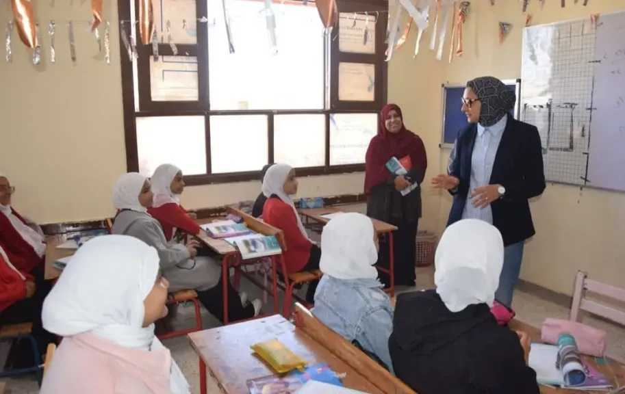 في زيارة مفاجئة.. محافظ الوادي الجديد تتابع سير العملية التعليمية بعدة مدارس