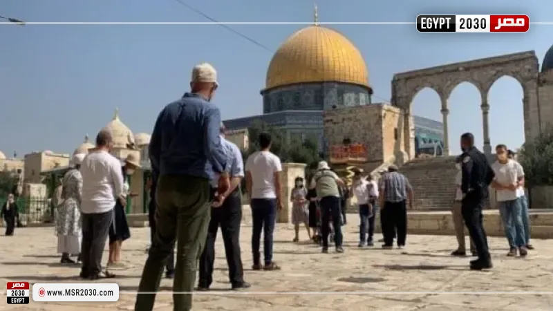 مستوطنون يؤدون طقوسا تلمودية واستفزازية في باحات المسجد الأقصى بحماية قوات الاحتلال