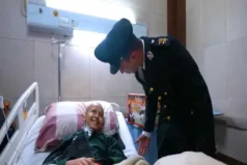 الشرطة تشارك المرضى والأيتام وكبار السن احتفال  بشهر رمضان المعظم