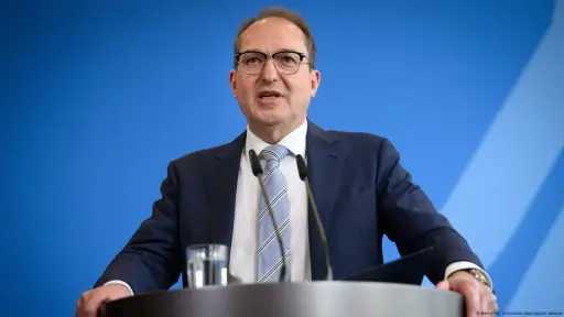 تقرير: ألمانيا تخطط لتسريع وصول طالبي اللجوء إلى سوق العمل