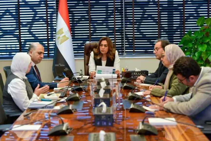 منال عوض توجه بسرعة اتخاذ الإجراءات لتوفير بدائل للأكياس البلاستيكية خاصة فى شرم الشيخ والغردقة